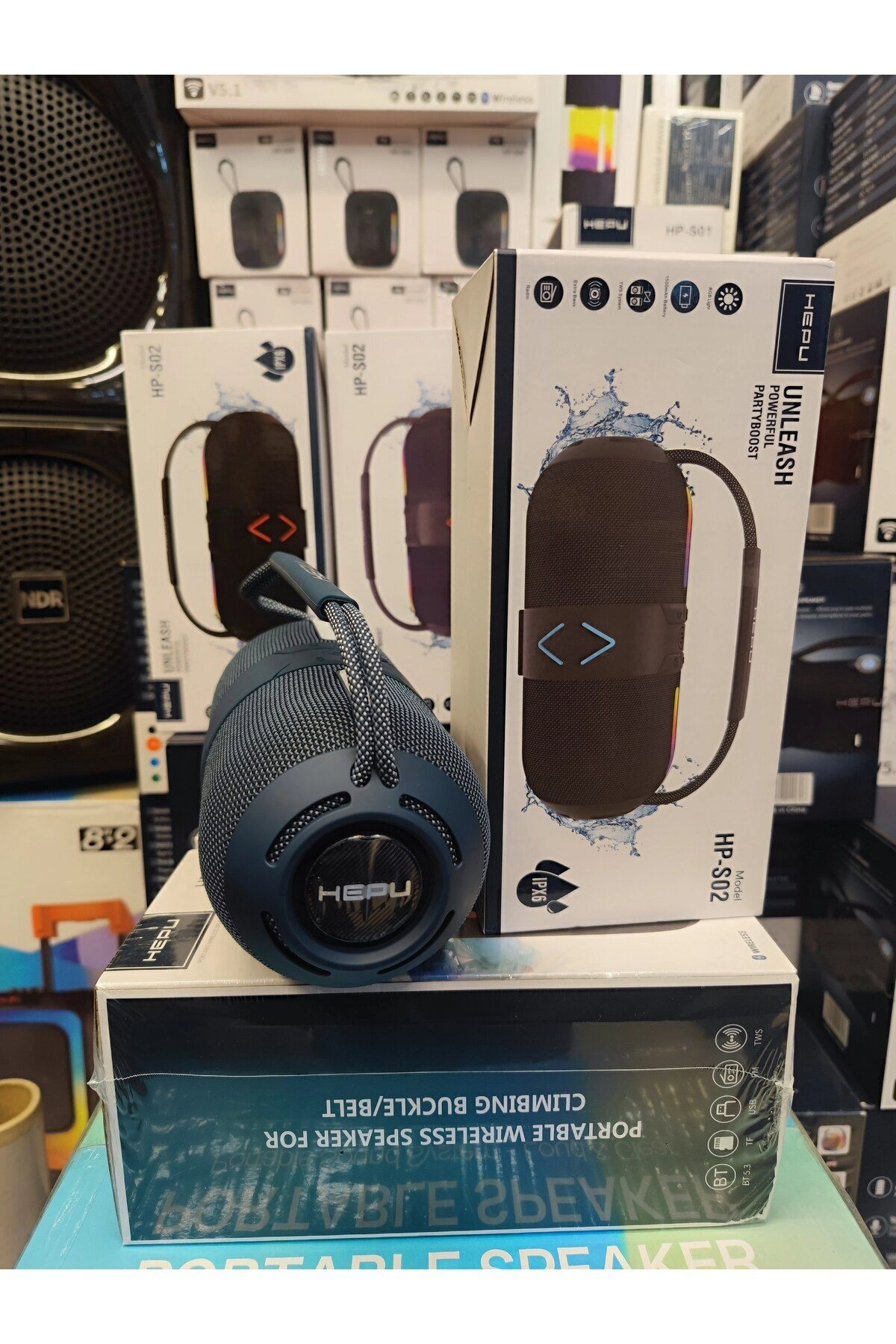 HP-S02 Taşınabili Şarjlı Bluetooth Hoparlör Rgb Usb Aux Tf 1500 Mah 15 w Rms